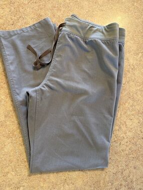 Figs women's Livingston scrubs in light heather gray